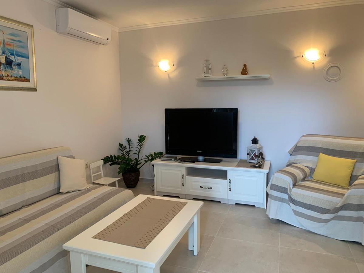 Apartmani Dijana Palit Εξωτερικό φωτογραφία